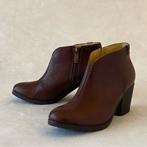 Bussola Reikiavik V-Neck Heeled Ankle Booties Womens, Brown, Size 38, USA Size 8